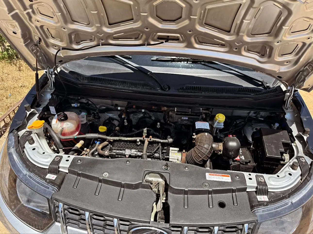 Mahindra kuv 100 k6+