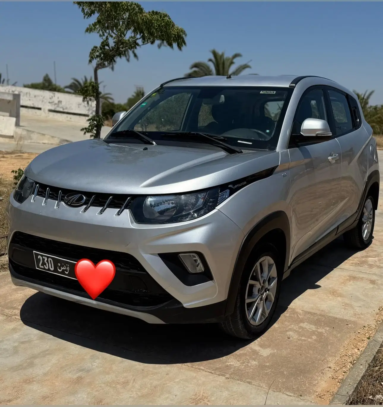 Mahindra kuv 100 k6+