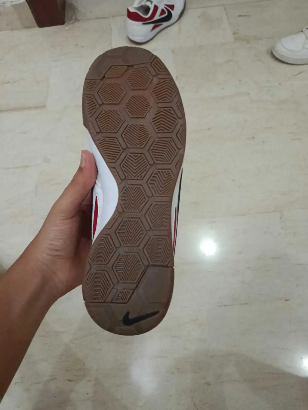 Nike gato importé de la France jamais porté