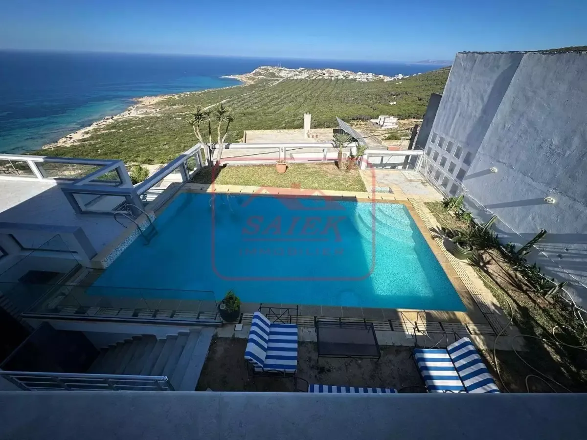 Villa Avec Piscine Sur Deux Etages Plein Vue Sur Mer Située Aux Grotte Bizerte.