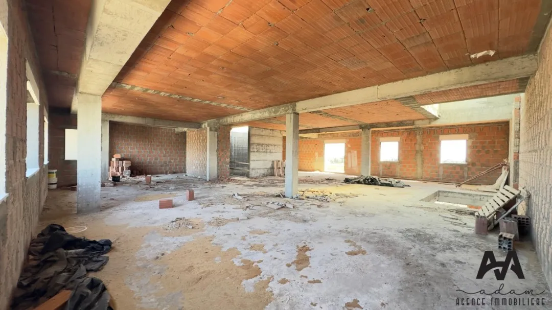 À LOUER — IMMEUBLE R+4 SUR ROUTE PRINCIPALE BNI KHIAR