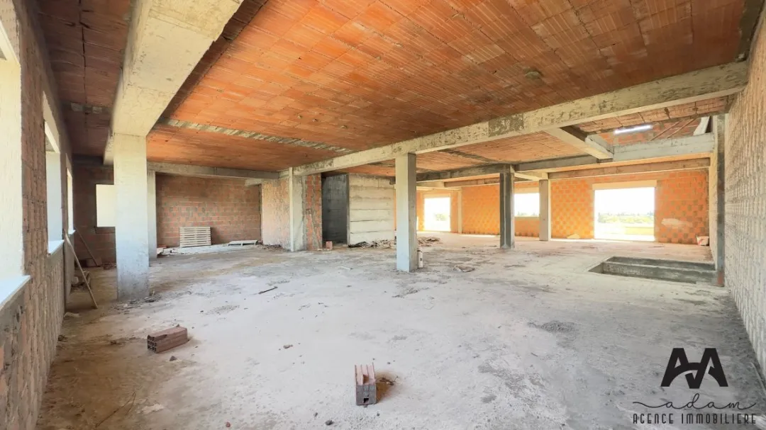 À LOUER — IMMEUBLE R+4 SUR ROUTE PRINCIPALE BNI KHIAR