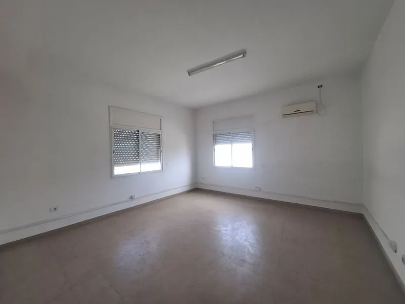 Bureau administratif 5P HST à louer – El Mghira