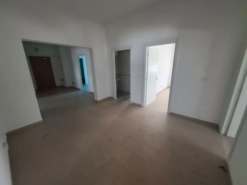 Bureau administratif 5P HST à louer – El Mghira
