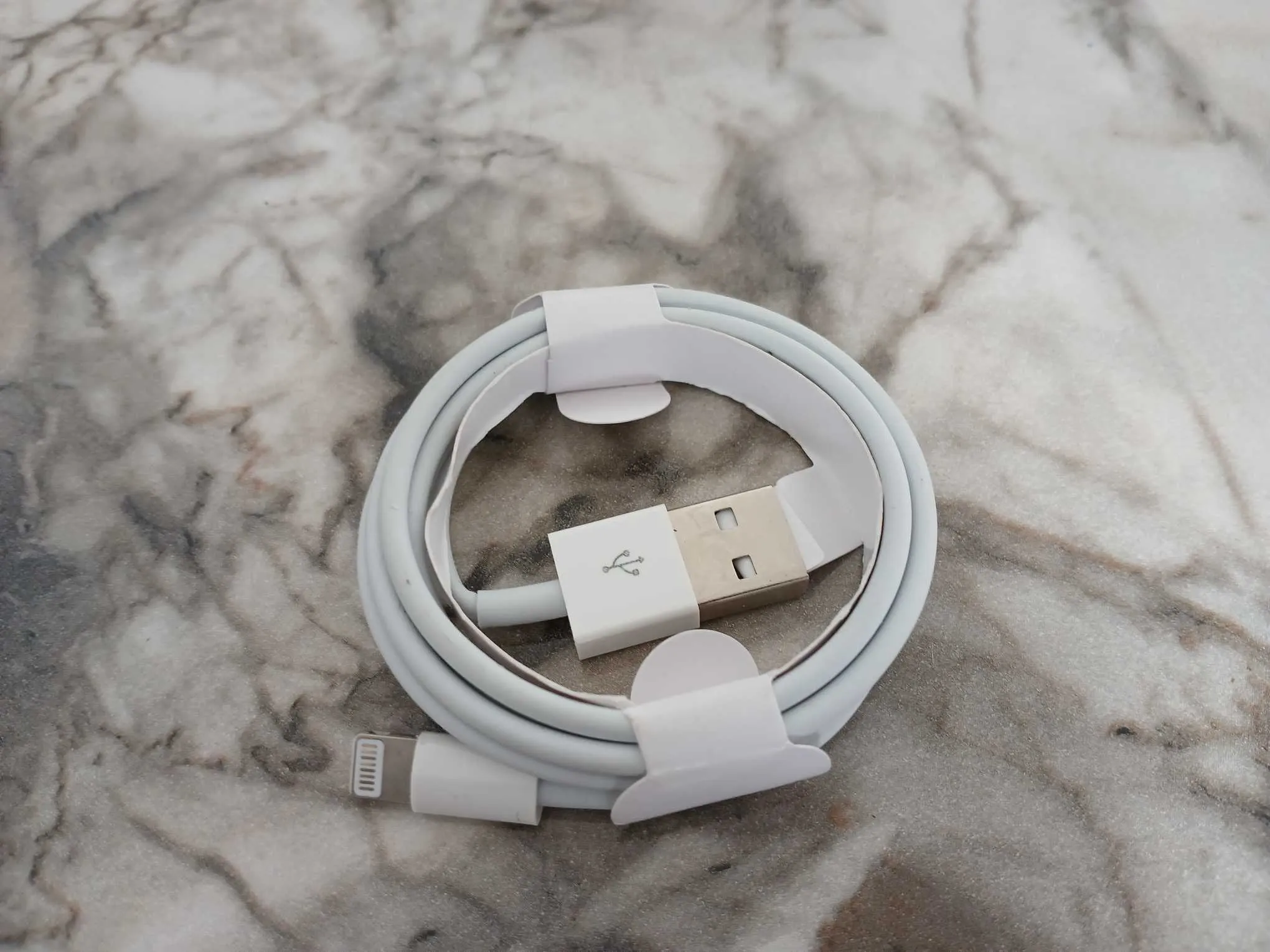 🔌 Câble USB vers iPhone original -Neuf– Charge rapide et transfert stable