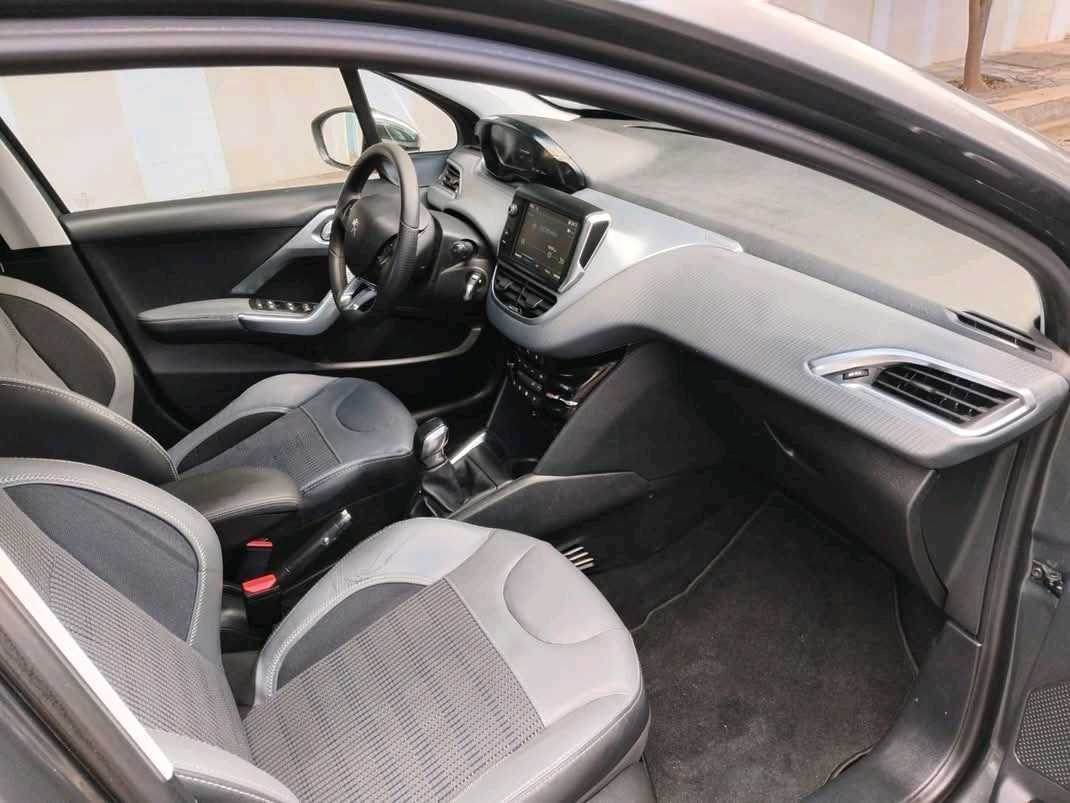 PEUGEOT 208 SÉRIE SPÉCIALE CITY TRÈS PROPRE 