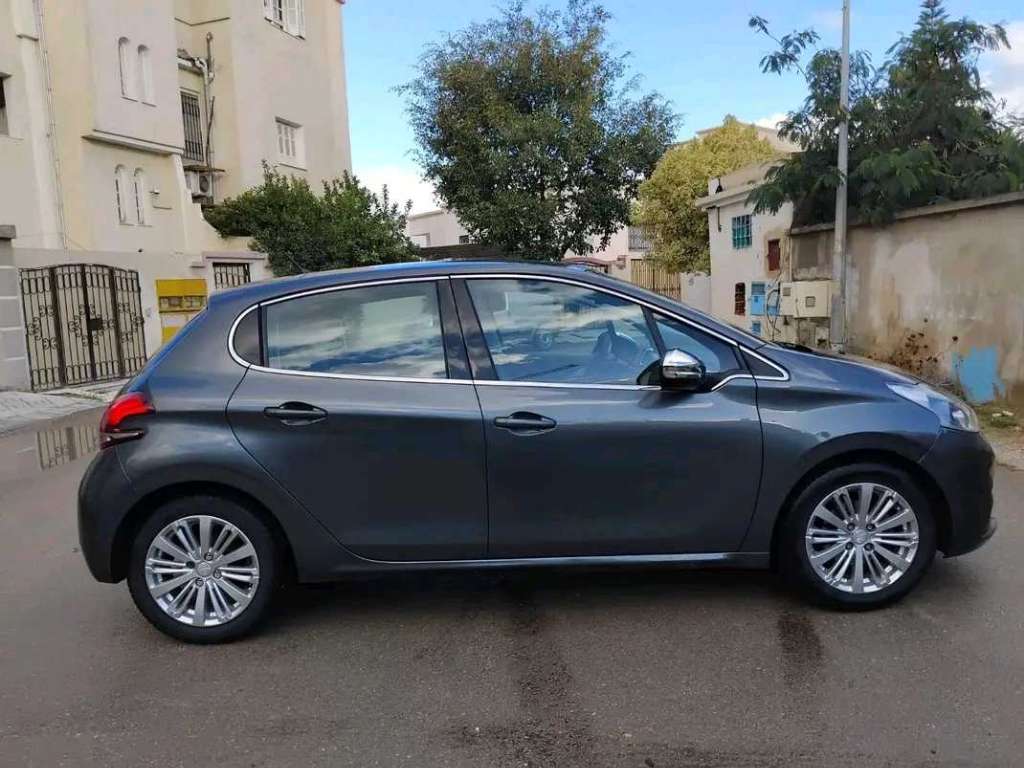 PEUGEOT 208 SÉRIE SPÉCIALE CITY TRÈS PROPRE 