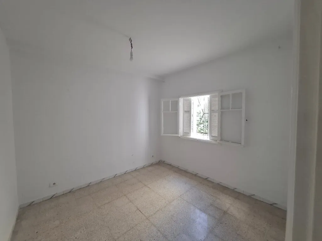 À Vendre – Appartement S+2 Rez-de-Chaussée avec Place de Parking à Mourouj 5