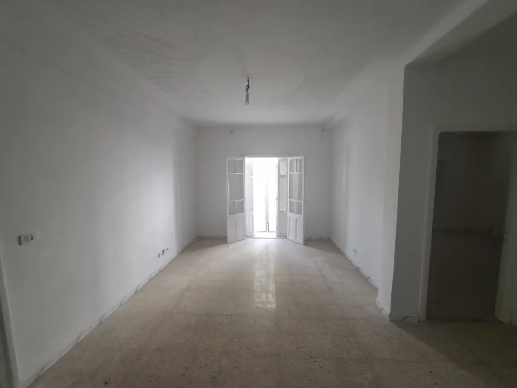 À Vendre – Appartement S+2 Rez-de-Chaussée avec Place de Parking à Mourouj 5