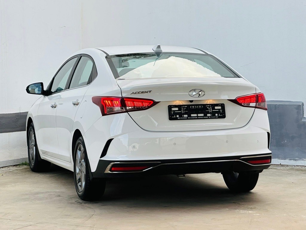 HYUNDAI ACCENT BVA 1er main