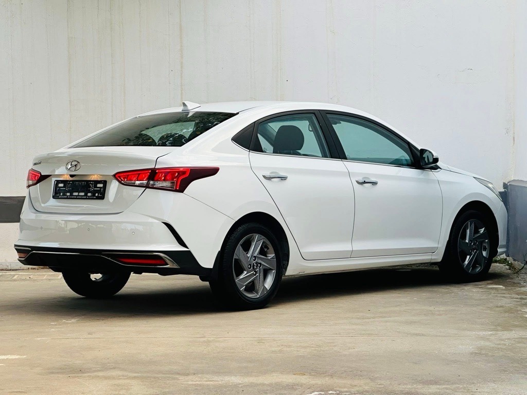 HYUNDAI ACCENT BVA 1er main