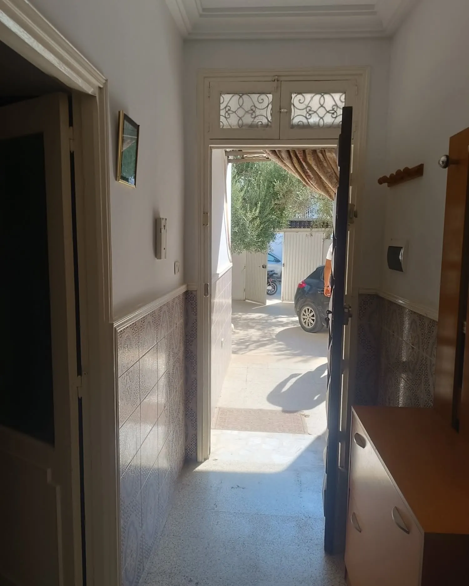 un studio s+1 richement meublé au rdc a louer situé a Bardo derrière stade