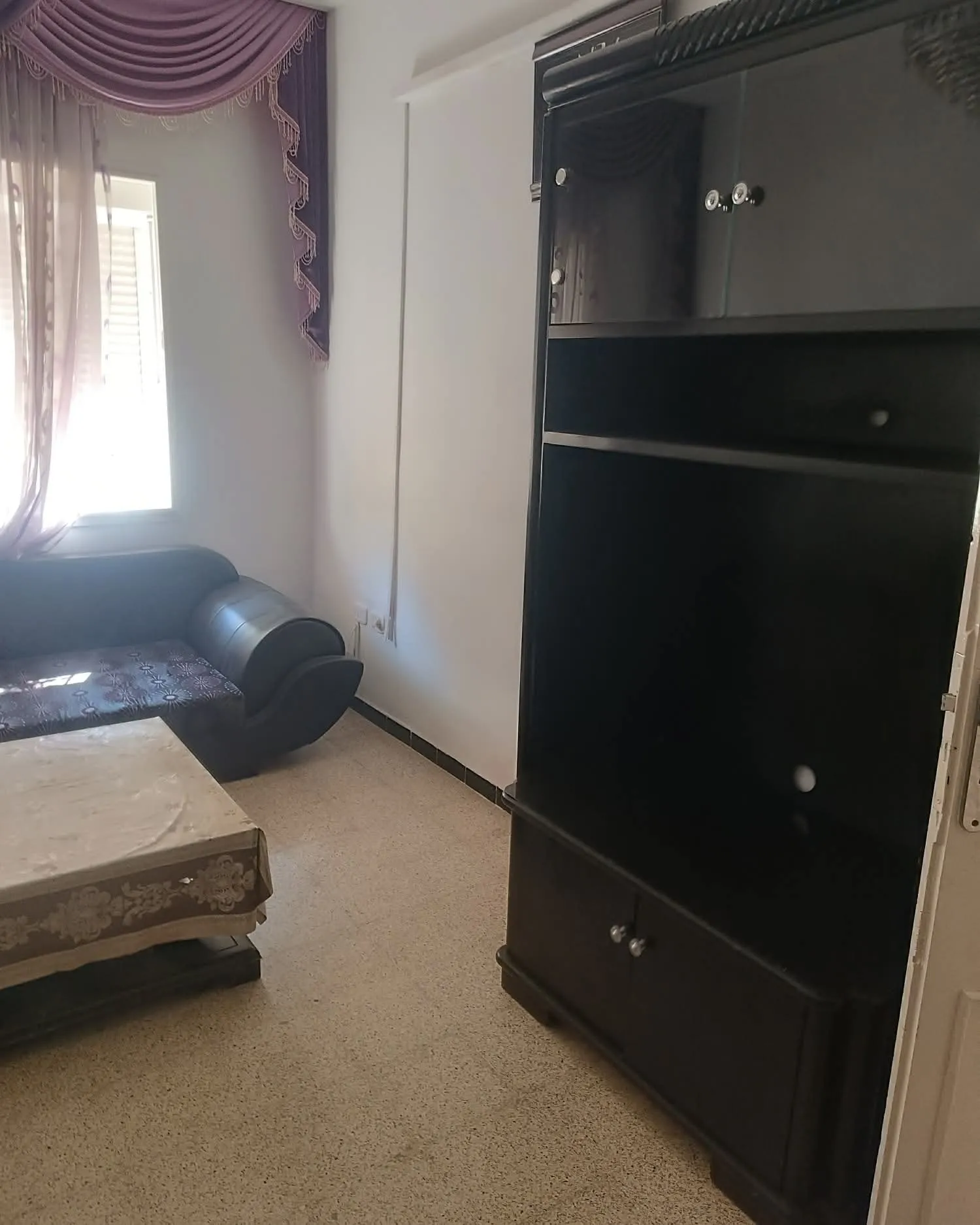 un studio s+1 richement meublé au rdc a louer situé a Bardo derrière stade