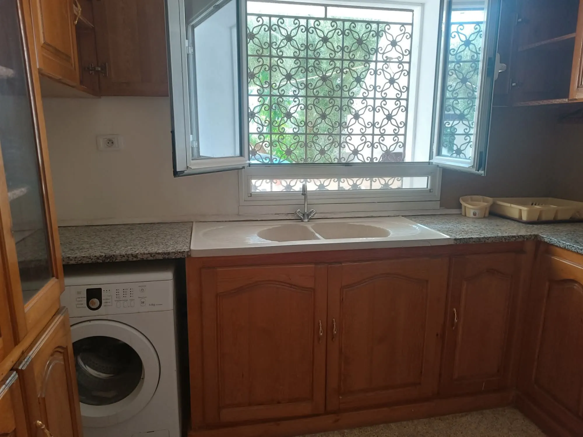 un studio s+1 richement meublé au rdc a louer situé a Bardo derrière stade