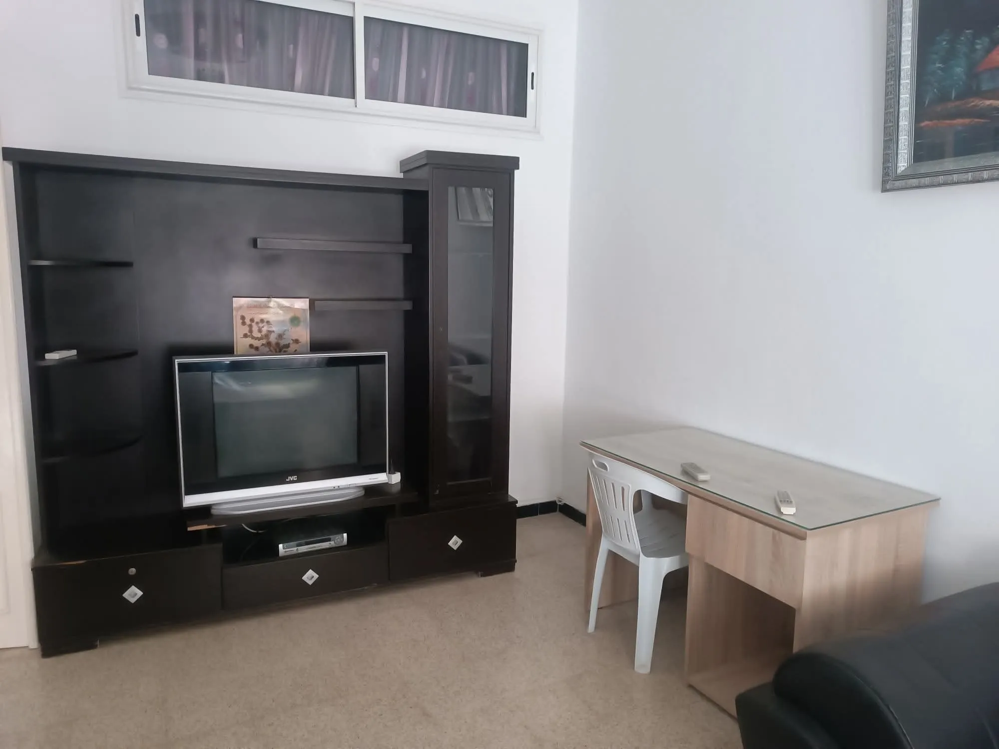 un studio s+1 richement meublé au rdc a louer situé a Bardo derrière stade