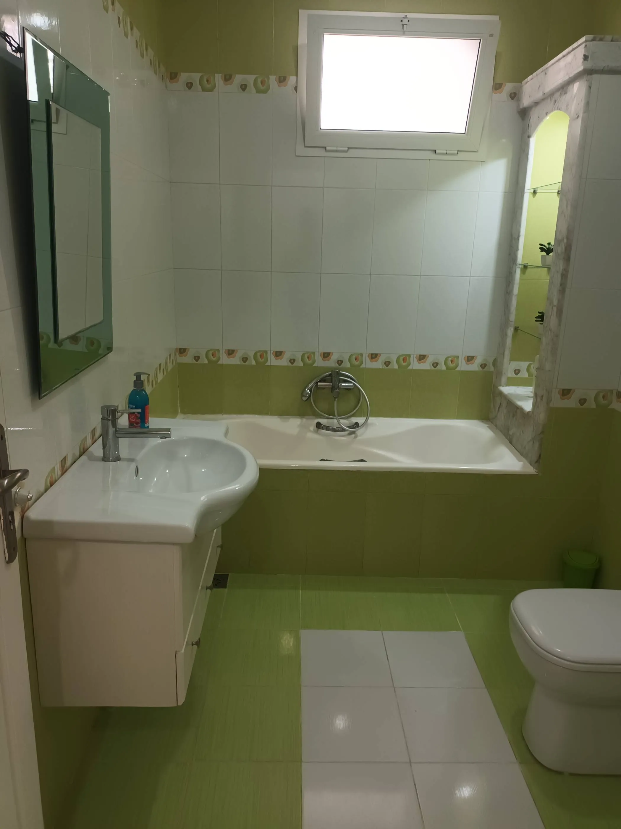A Louer un etage de villa indépendant à Bizerte proche de la mer