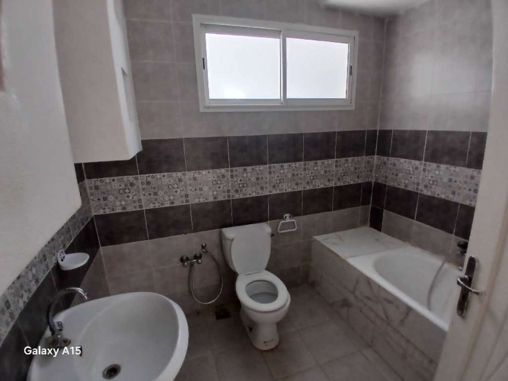 A louer appartement S+3 rez-de-chaussée situé à akouda à proximité de la route 