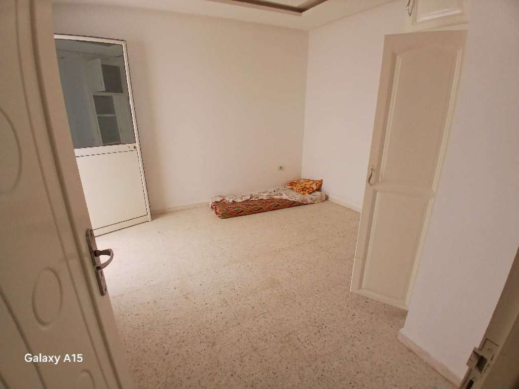 A louer appartement S+3 rez-de-chaussée situé à akouda à proximité de la route 