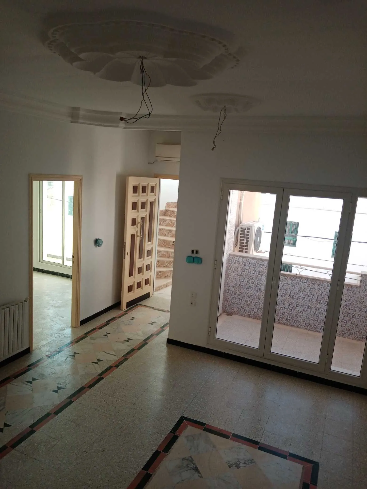 À louer app. S+3 centre ariana