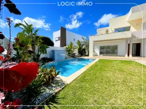 Une Villa S+3 située dans un quartier résidentiel c