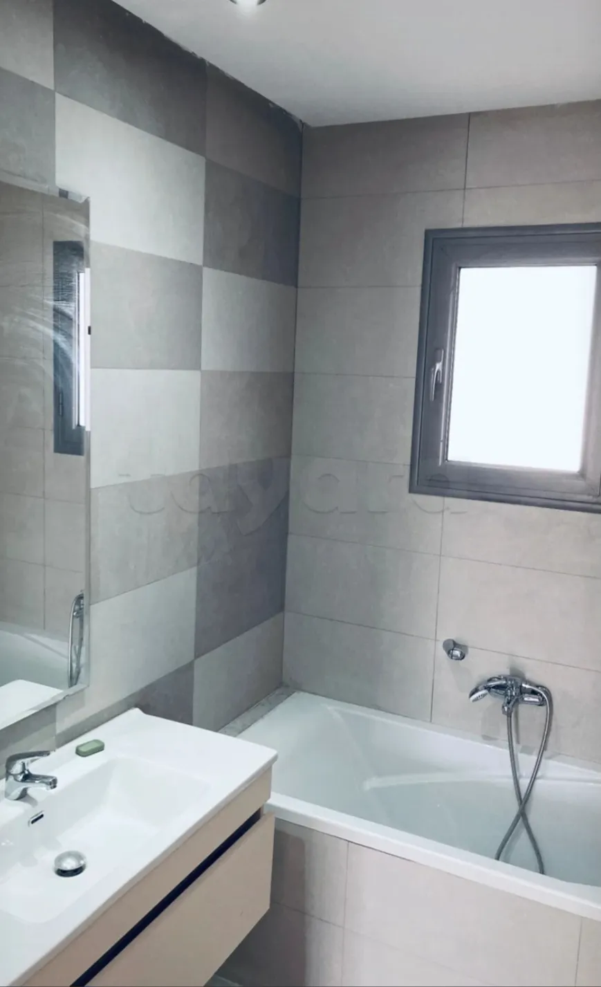 Location S3 vide à La Nouvelle Soukra 