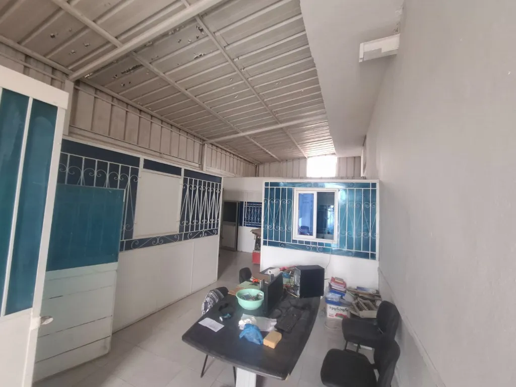 À louer dépôt 150m² au titre avec cour, zone industrielle Ben Arous