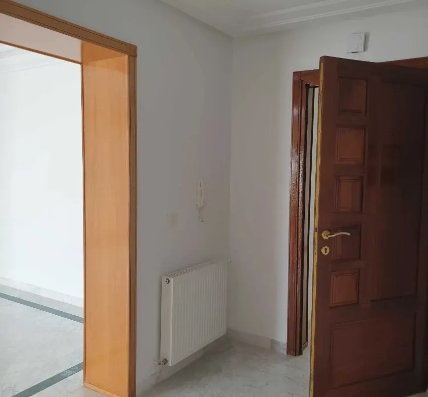 Location S2 vide à La Soukra