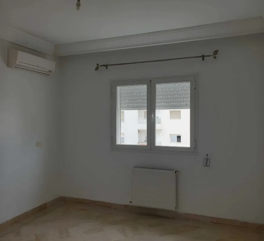 Location S2 vide à La Soukra