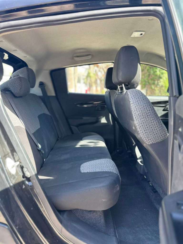 đđMahindra Kuv 100 đđ