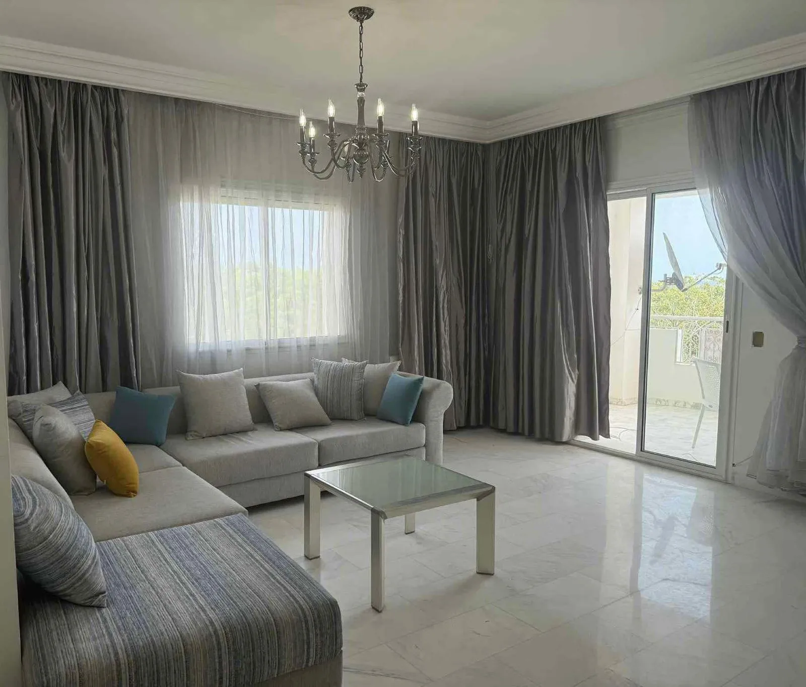 location annuelle un appartement S+2 meublé City Jasmins