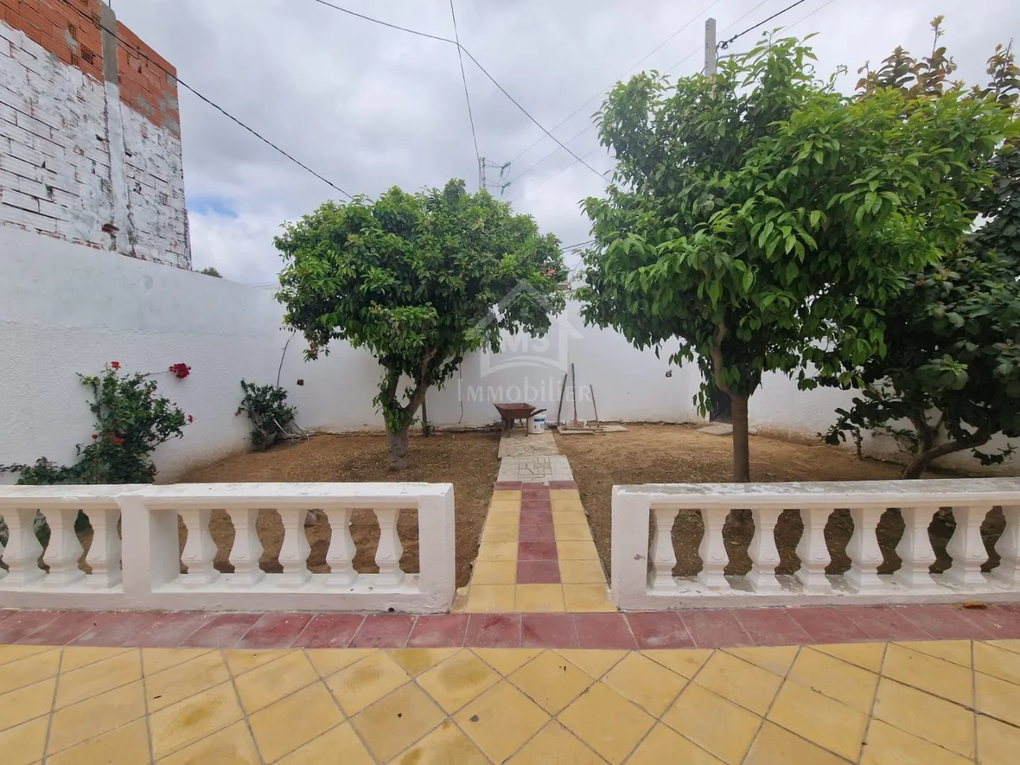 Maison S+2 avec jardin à vendre à Hammamet 51355351
