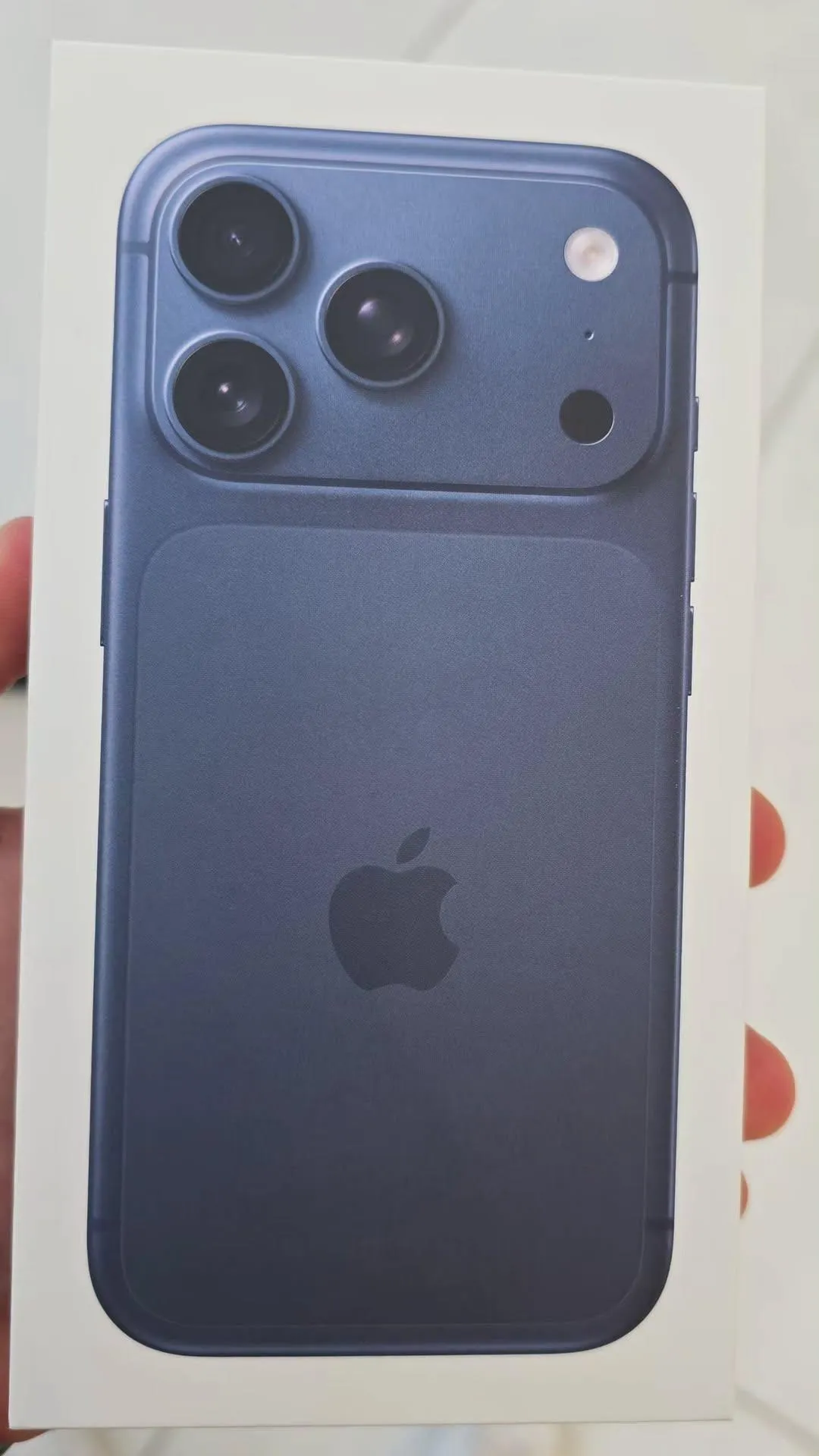Iphone 17 pro bleu intense