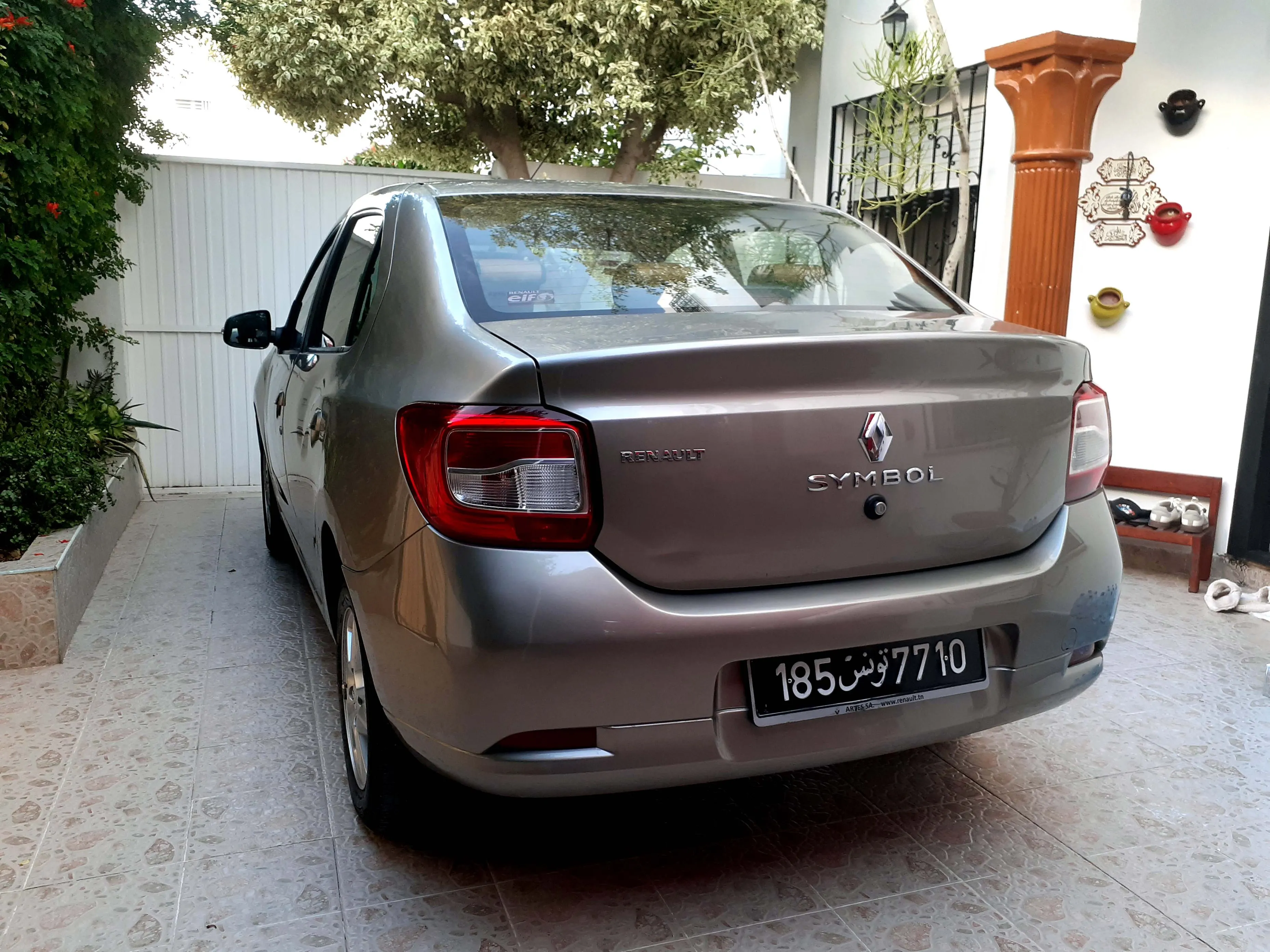 Renault symbol Élégance 100km première main tu 185