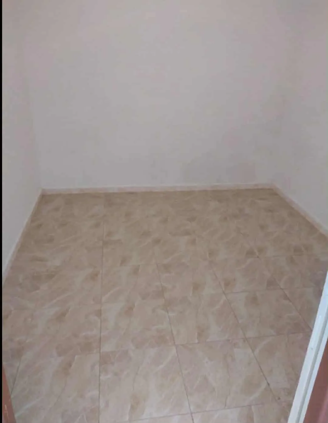 un studio s+1 vide au rdc a louer situé a Bardo Hedi Chaker