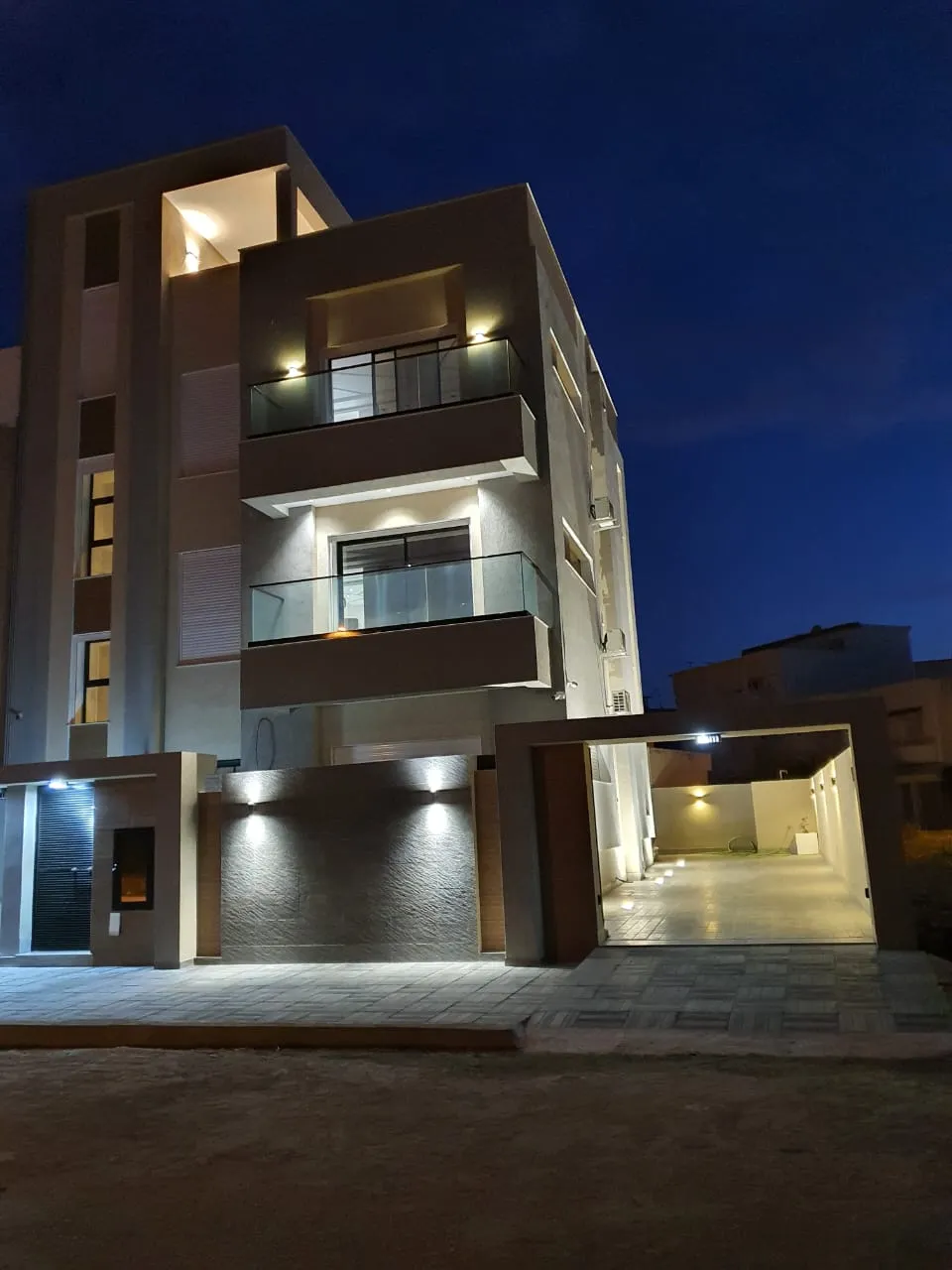 A vendre un immeuble R+2 au AFH Mrezga Hammamet