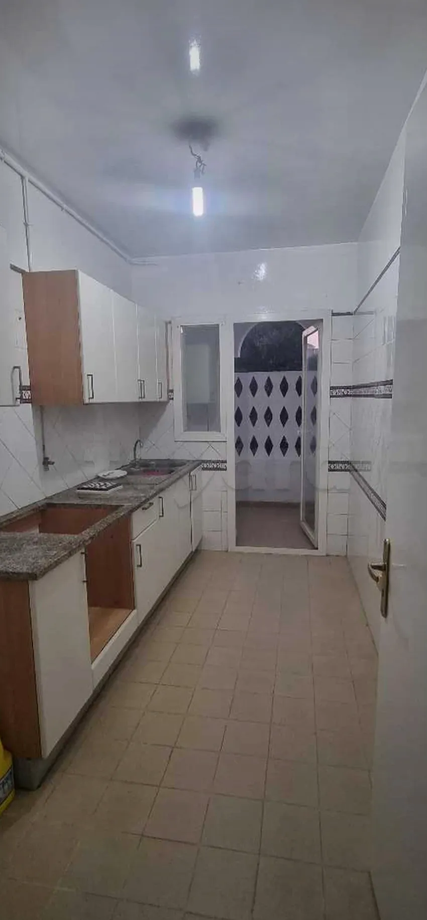 Location S1 vide Ă  El Manar 1