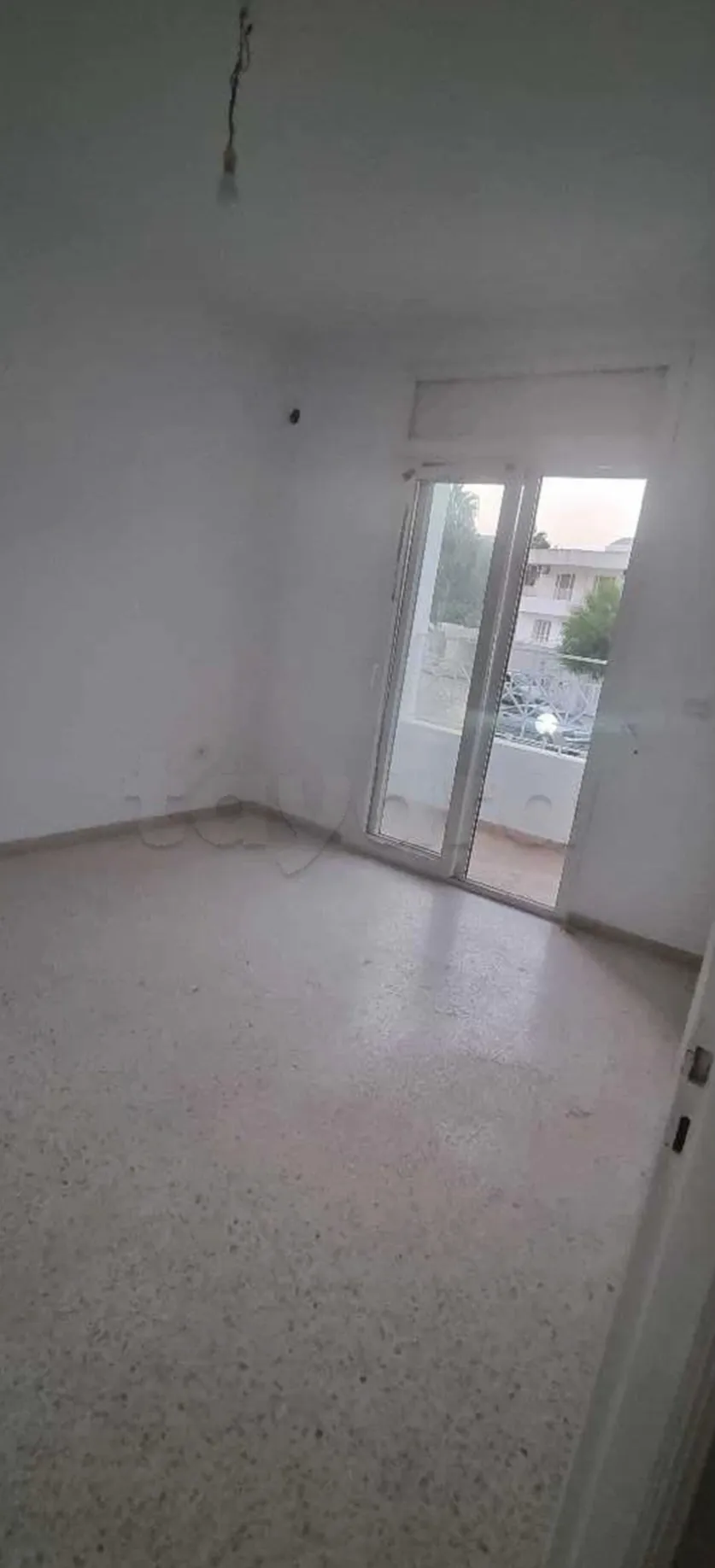 Location S1 vide Ă  El Manar 1