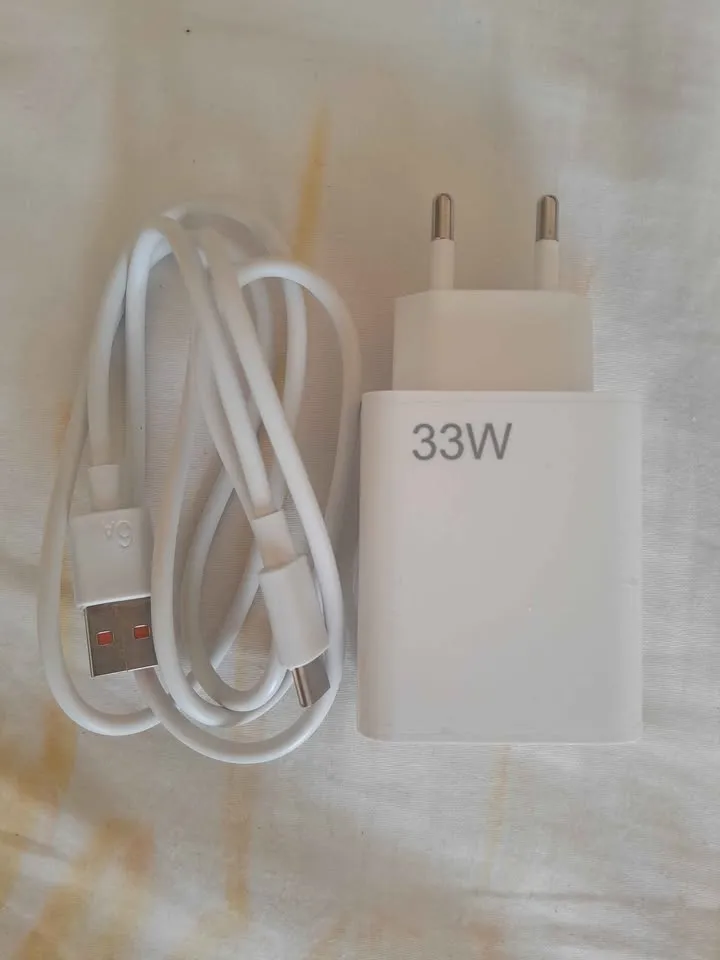 Chargeur Rapide 33W + cable Type-C 6A Jamais Utilise