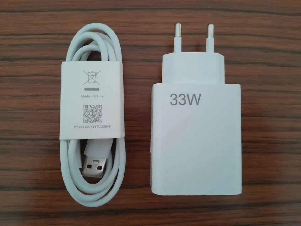 Chargeur Rapide 33W + cable Type-C 6A Jamais Utilise