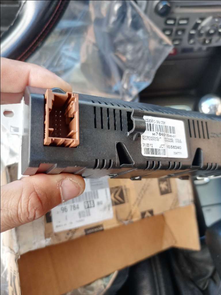 Afficheur autoradio Peugeot Citroen d'origine Neuf