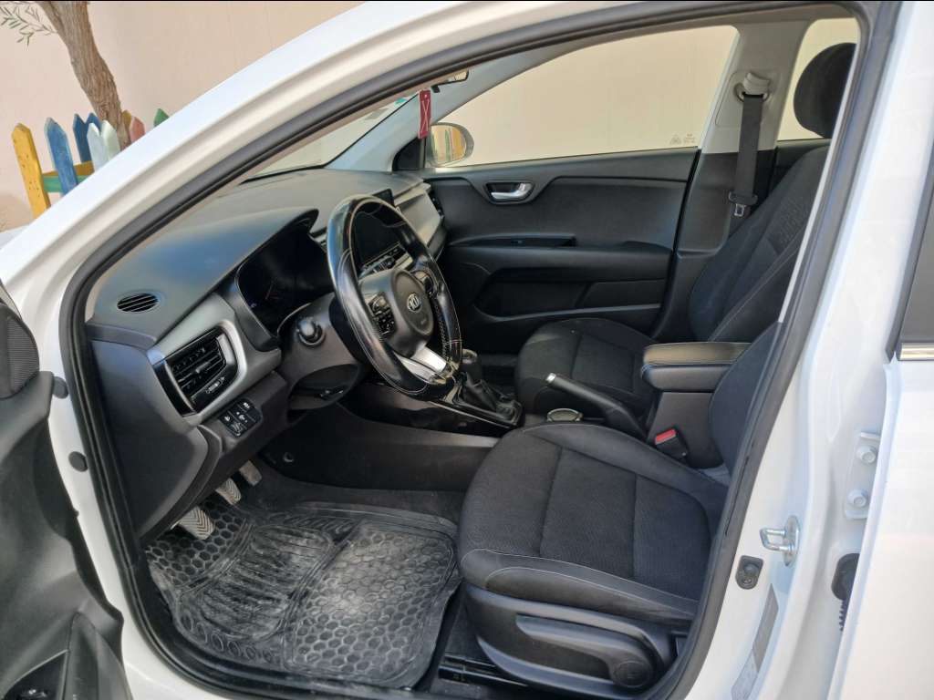 KIA RIO berline ESSENCE Tel 40884251