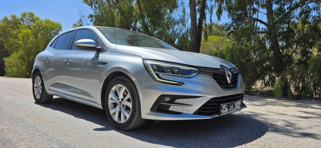 Une belle renault megane 1.5 dci diesel 06 cv importée de italie fin serie