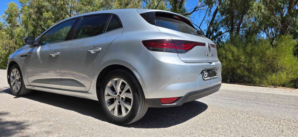 Une belle renault megane 1.5 dci diesel 06 cv importée de italie fin serie