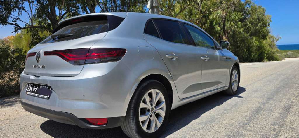 Une belle renault megane 1.5 dci diesel 06 cv importée de italie fin serie