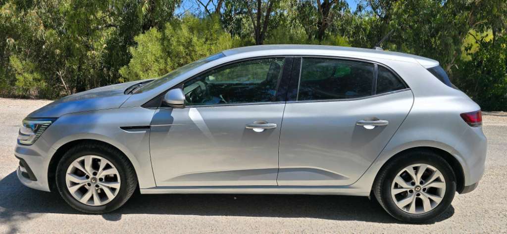 Une belle renault megane 1.5 dci diesel 06 cv importée de italie fin serie