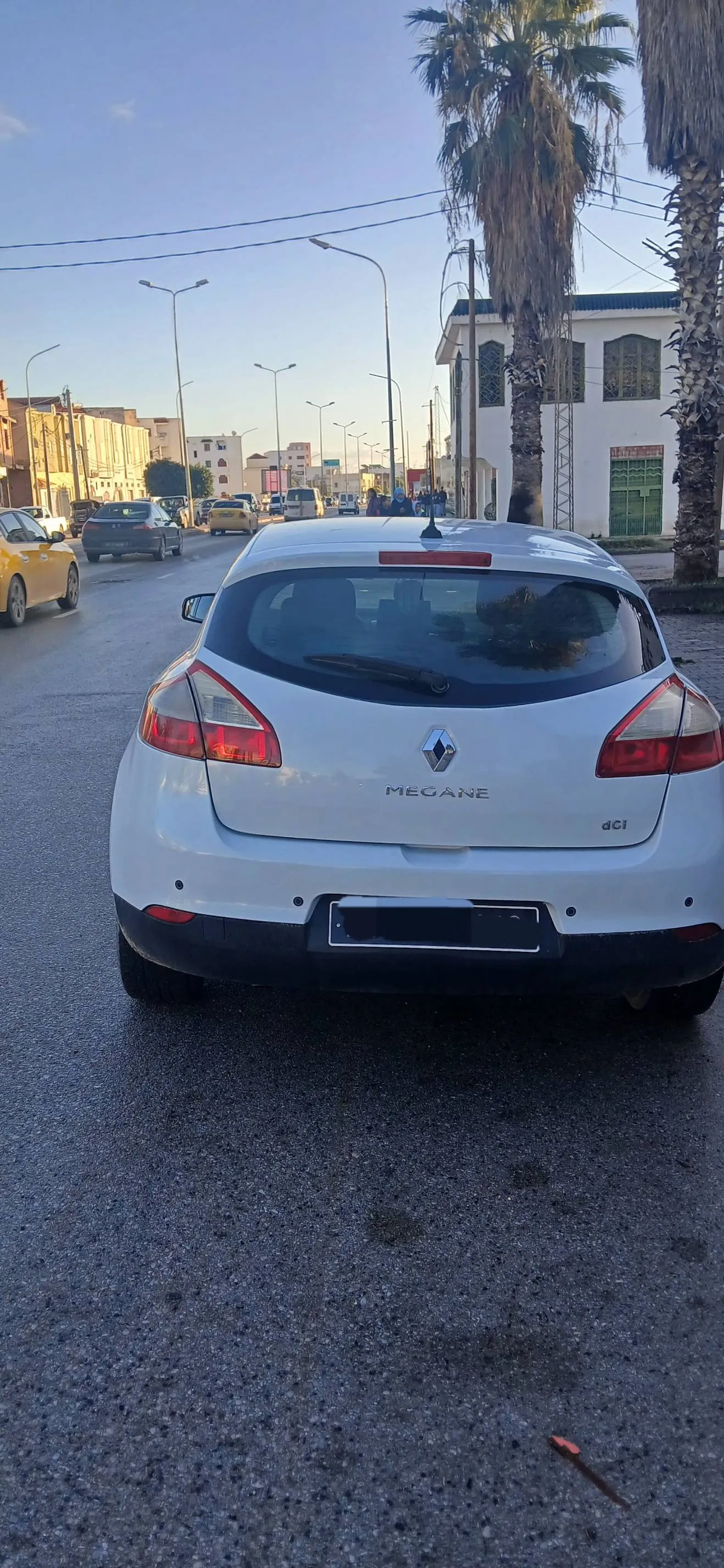 A vendre megane III 1.5 dci tomtom en très bonne état 