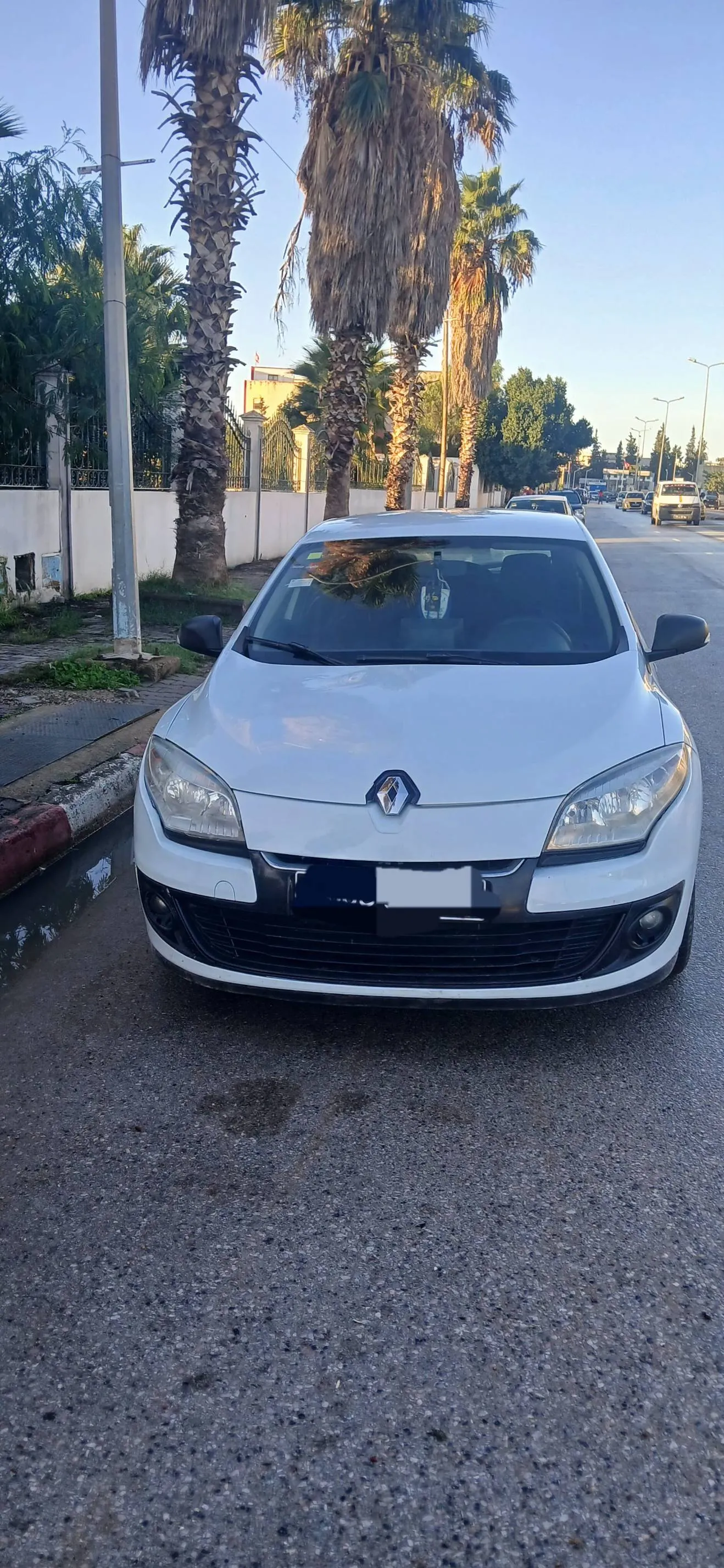 A vendre megane III 1.5 dci tomtom en très bonne état 