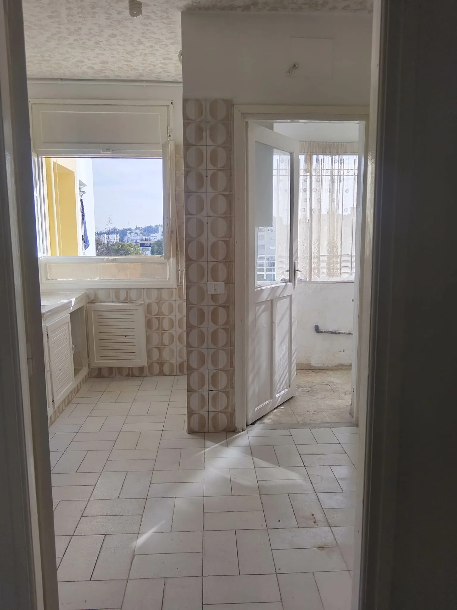 un spacieux appartement s2 au 4éme étage (avec ascenseur) a louer a Manar 2 Prés de Takacim