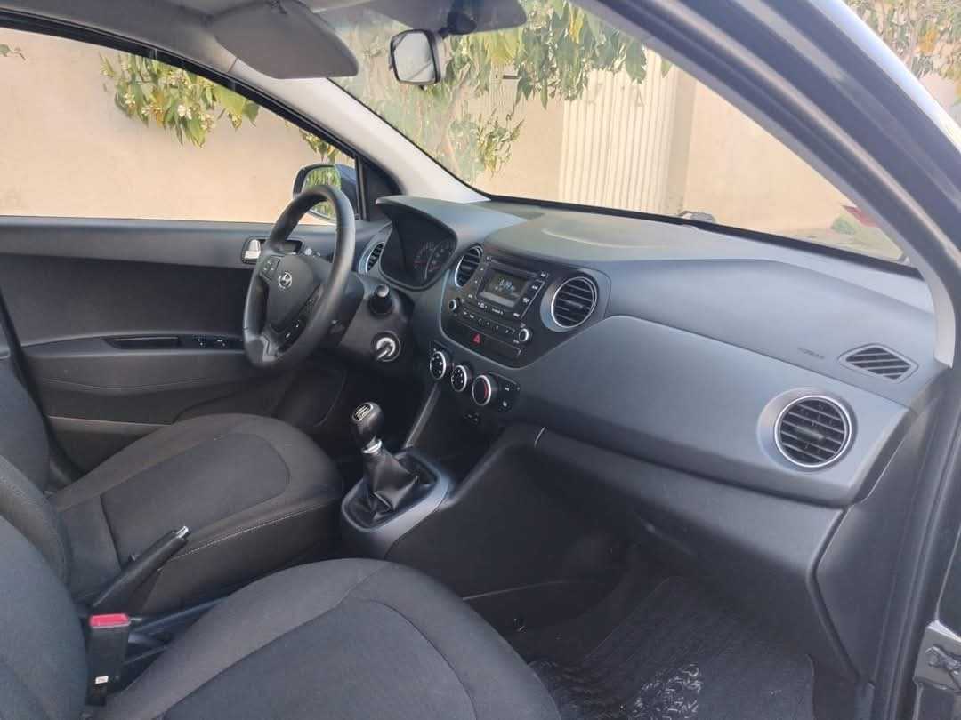 HYANDAI GRAND I 10 PREMIÈRE MAIN EN EXCELLENT ÉTAT 