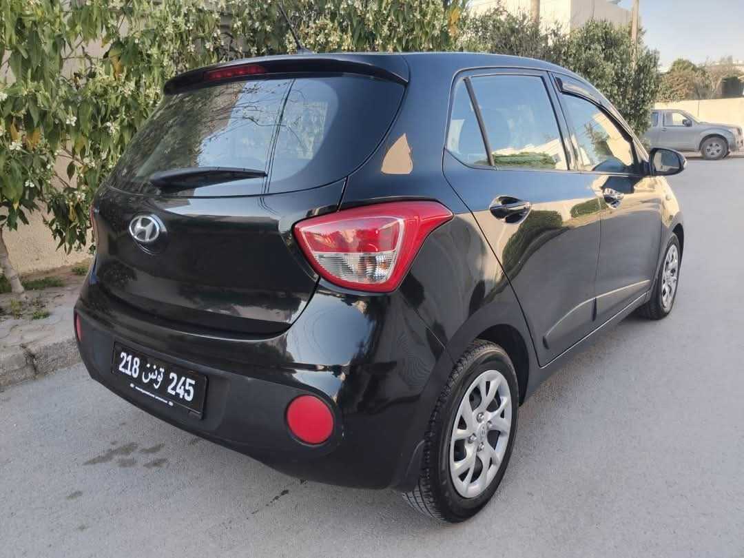 HYANDAI GRAND I 10 PREMIÈRE MAIN EN EXCELLENT ÉTAT 